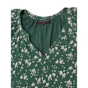 Lane Bryant top 3/4 sleeves V-neck green leaves size 14/16 spring school casual
